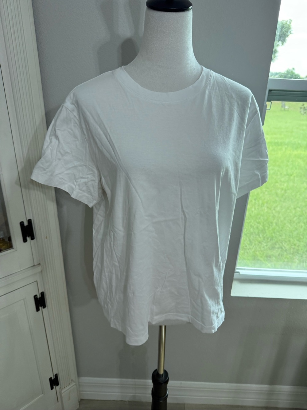 H&M White Short Sleeve Crewneck Tee